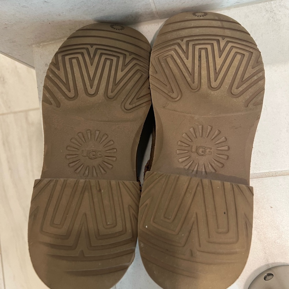 UGG Brown Ankle Boots with Cream Lining - Picture 5 of 5